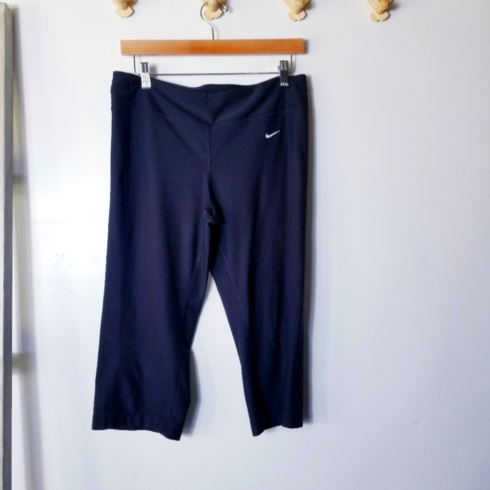 NIKE DRI-FIT KNEE LENGTH BAGGY LEGGINGS SIZE MEDIUM